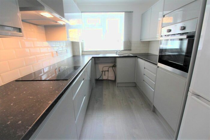 2 Bedroom Flat To Rent In Warwick Road, New Barnet, Barnet, EN5