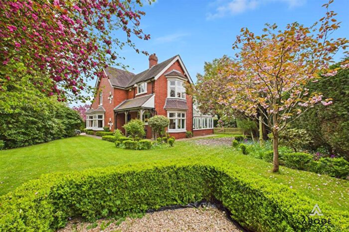 3 Bedroom Detached House For Sale In Stafford Road, Uttoxeter, Staffordshire, ST14