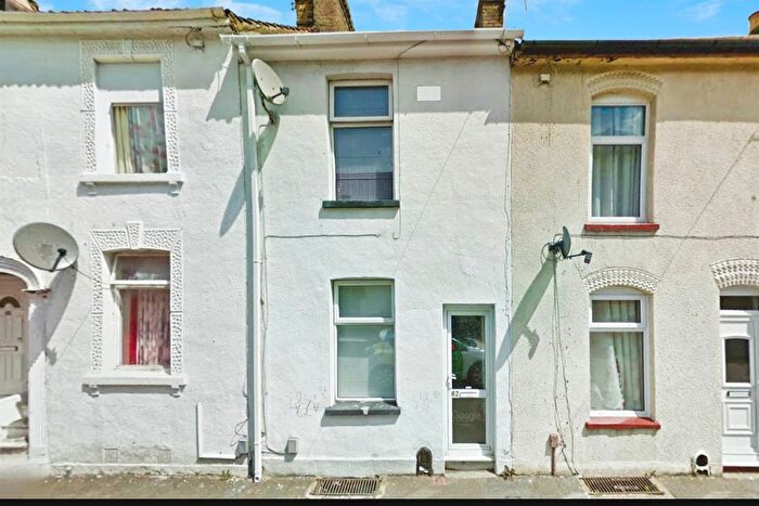 2 Bedroom Terraced House For Sale In Hartington Street, Chatham, ME4