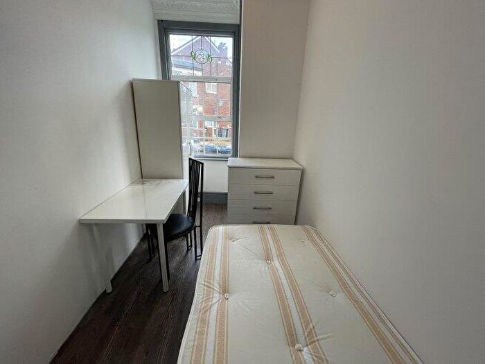 8 Bedroom Flat To Rent In Riffel Road, NW2