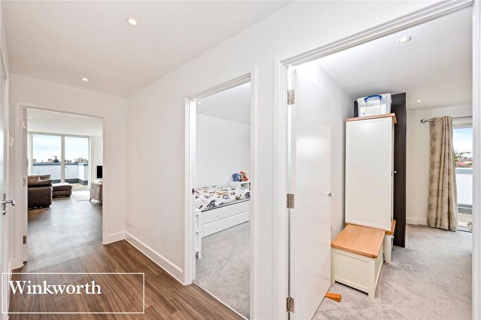 2 Bedroom Flat For Sale In Goldstone Crescent, Hove, East Sussex, BN3