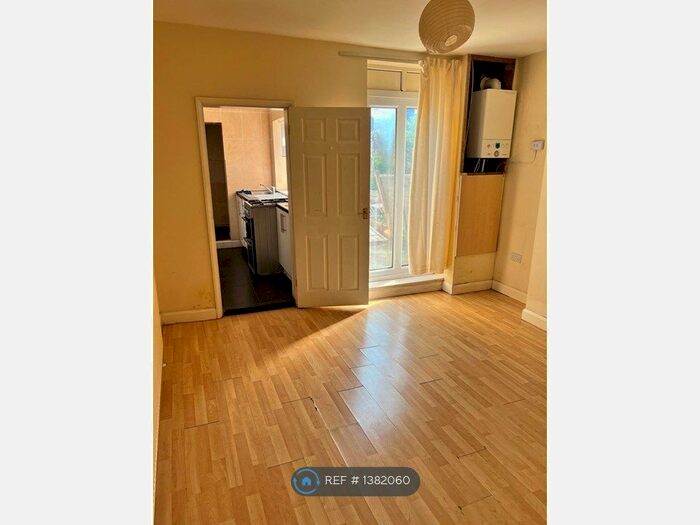 3 Bedroom Terraced House To Rent In Walton Road, Sheffield, S11