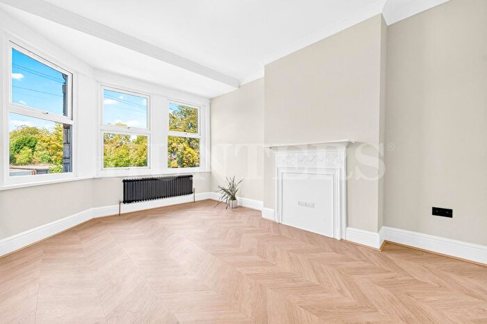 2 Bedroom Flat For Sale In Keston Road, London, N17