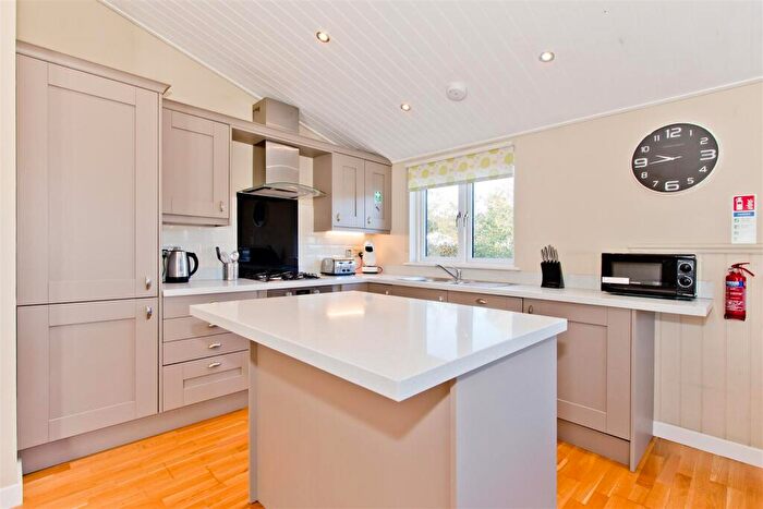 2 Bedroom Detached Bungalow To Rent In Warren Wood, BN24