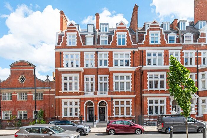 2 Bedroom Flat For Sale In Palace Court, Bayswater, London, W2