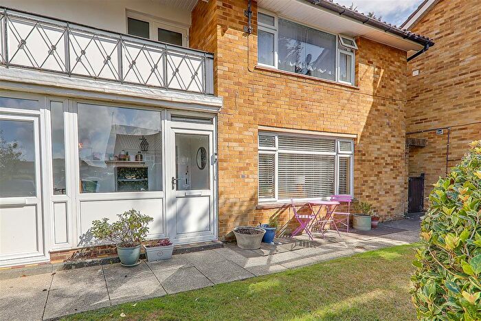 2 Bedroom Flat For Sale In Chatsmore Crescent, Goring-By-Sea, Worthing, BN12
