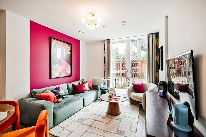 1 Bedroom Flat For Sale In High Road, Ilford, IG3