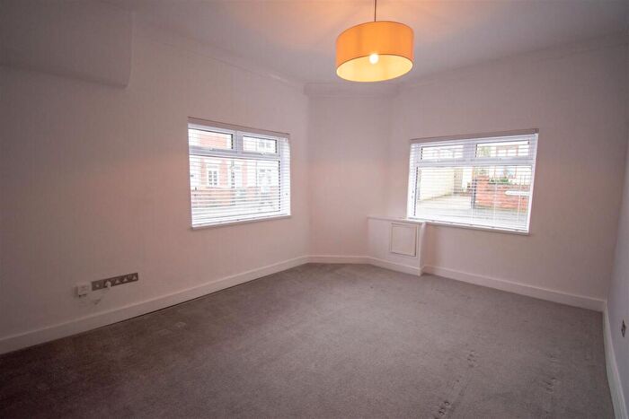 3 Bedroom End Of Terrace House For Sale In Havelock Street, Ripley, DE5