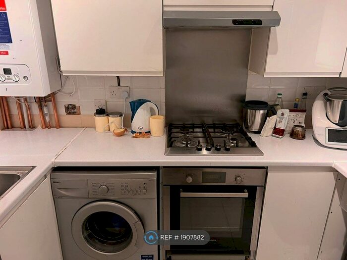 1 Bedroom Flat To Rent In Grafton Court, Feltham, TW14