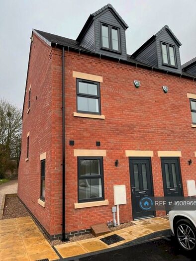 3 Bedroom End Of Terrace House To Rent In Park Road, Swadlincote, DE11