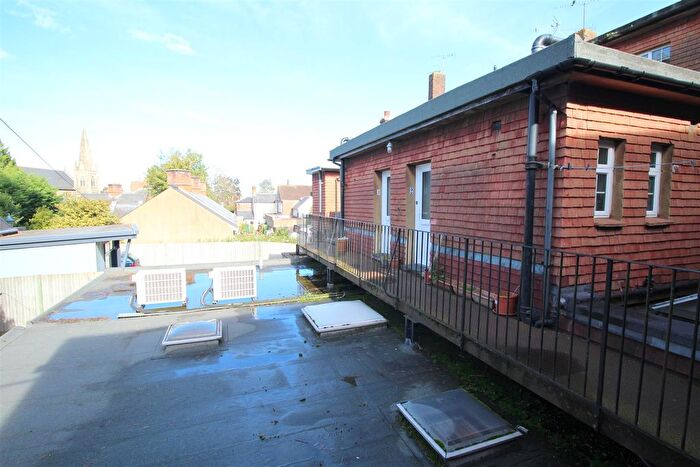 2 Bedroom Flat To Rent In High Street, Sevenoaks, TN13