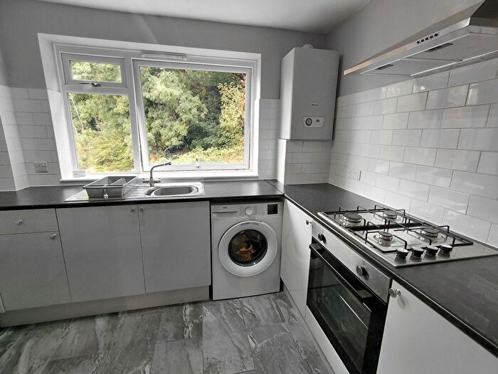 2 Bedroom Flat To Rent In Hillside Road, Whyteleafe, CR3
