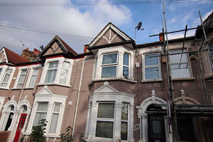 Studio To Rent In Laleham Road, London, SE6