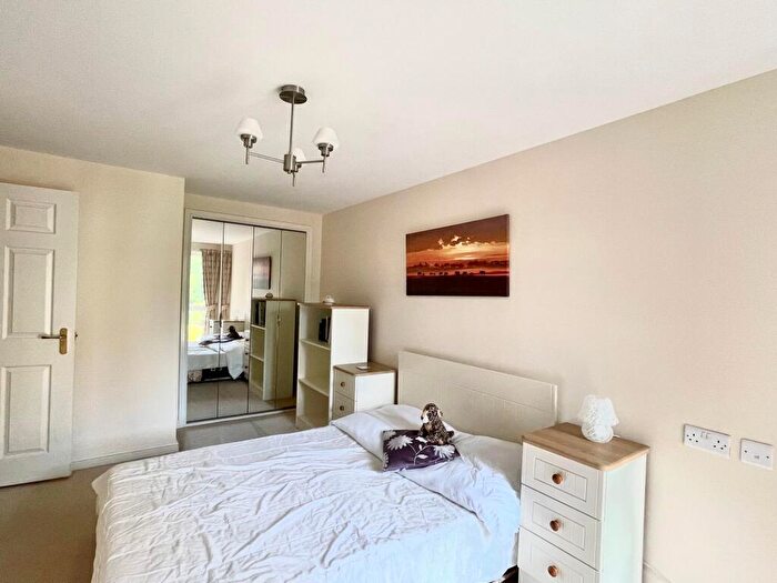 1 Bedroom Flat For Sale In St. Stephens Fold, Huddersfield, HD3