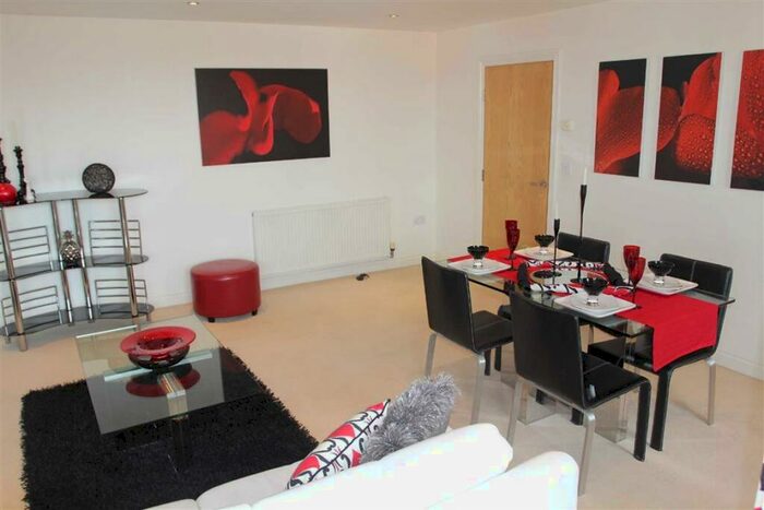 2 Bedroom Town House To Rent In Bedrooms (bathroom) In Houseshare, Quainton Road, Leicester, LE2