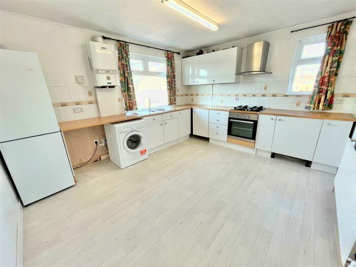 2 Bedroom Apartment To Rent In Shirehampton Road, Stoke Bishop, Bristol, BS9