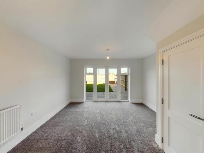 2 Bedroom Flat To Rent In Millpond Avenue, Fleet, London &#; Bed House, GU51