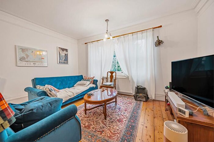 2 Bedroom Flat To Rent In St Margarets, Middlesex, TW1