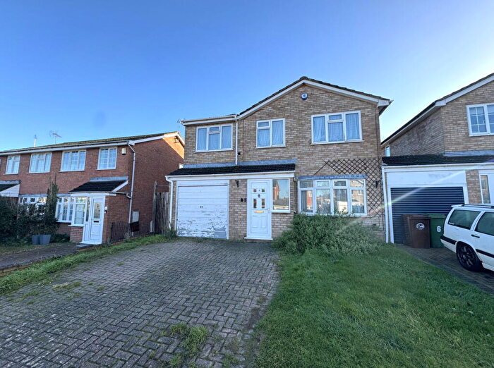 4 Bedroom Link Detached House For Sale In Swallow Close, Buckingham, MK18