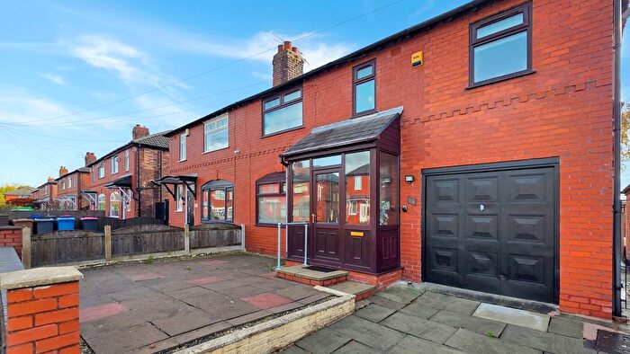 3 Bedroom Semi Detached House For Sale In Fairway, Swinton, M27