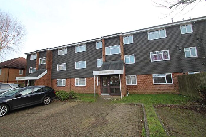 2 Bedroom Flat To Rent In Cuffley Court, Woodhall Farm, Hemel Hempstead, HP2