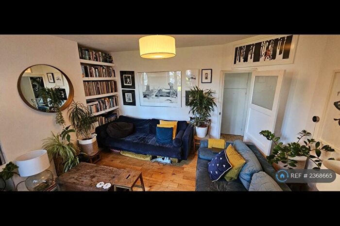 2 Bedroom Flat To Rent In Congreve House, London, N16