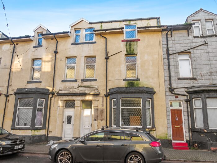 9 Bedroom Terraced House For Sale In Bairstow Street, Blackpool, FY1