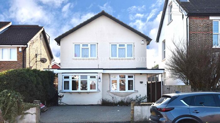 3 Bedroom Detached House For Sale In Bloomfield Road, Bromley, BR2