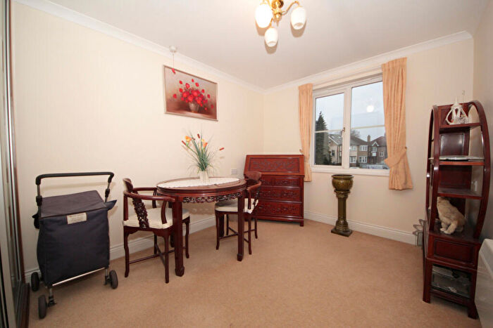 2 Bedroom Retirement Property For Sale In Green Lanes, N21