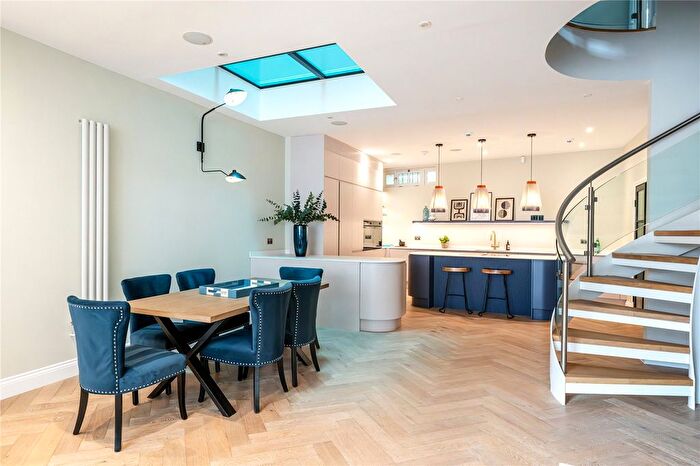5 Bedroom Mews For Sale In Lancaster Mews, Hyde Park, London, W2