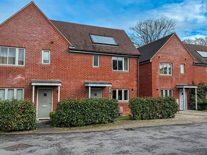 3 Bedroom Semi-Detached House For Sale In Waltham Chase, SO32