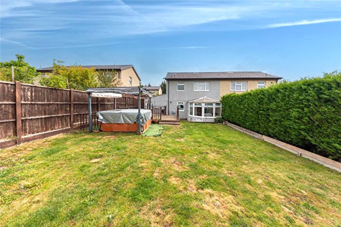 3 Bedroom Semi Detached House For Sale In Williton Road, Luton, Bedfordshire, LU2