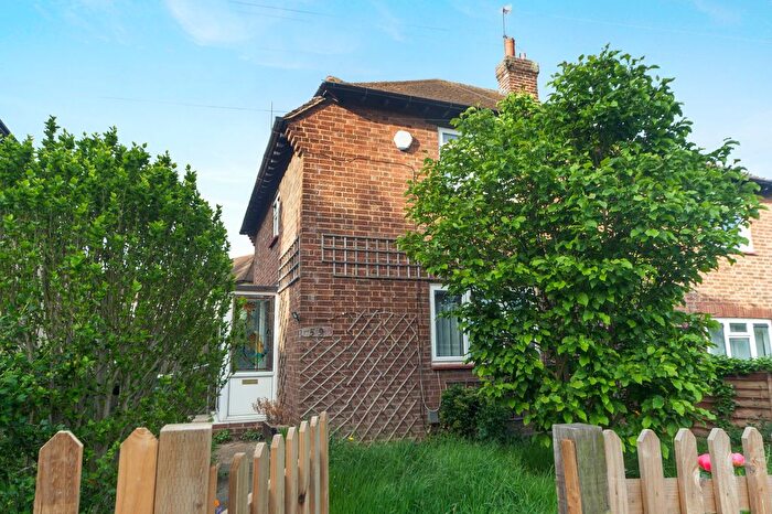 3 Bedroom Semi-Detached House For Sale In Dale Road, Crayford, Dartford, DA1