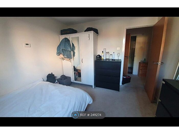 3 Bedroom Flat To Rent In Limerick Close, London, SW12