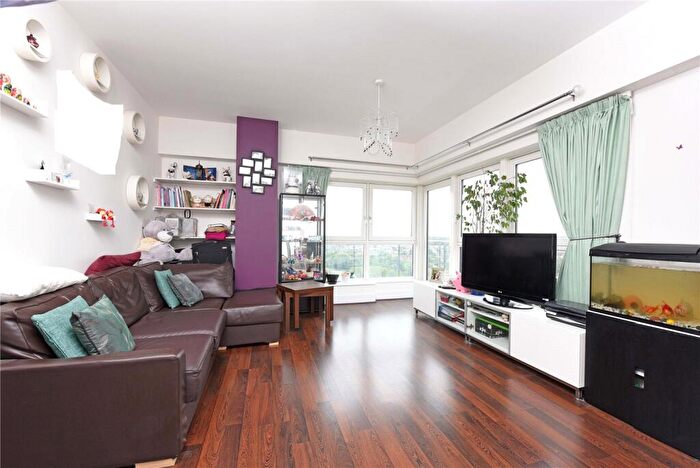 2 Bedroom Apartment To Rent In Skyline Plaza, Basingstoke, Hampshire, RG21
