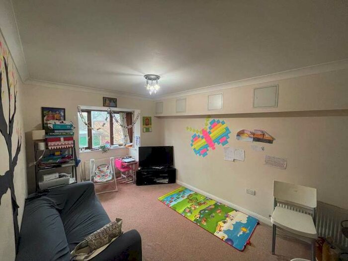 2 Bedroom Apartment To Rent In Queens Court St Margarets Square, Cambridge, CB1