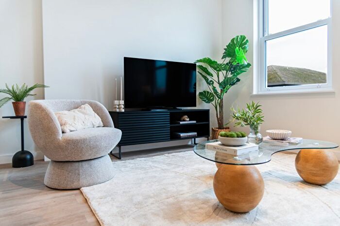 Studio To Rent In Gladbeck Way, Enfield, EN2