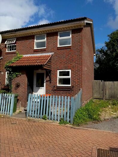 2 Bedroom End Of Terrace House To Rent In Hickman Close, London, E16