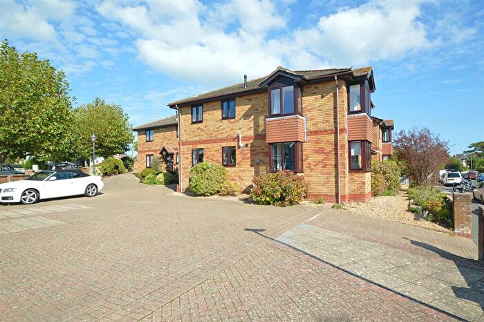 2 Bedroom Flat For Sale In Chain Free * Shanklin, PO37
