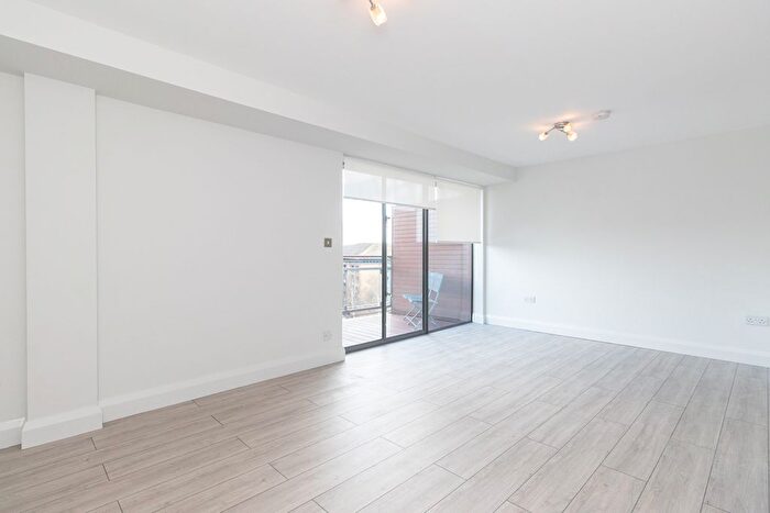 1 Bedroom Flat To Rent In Avante Court, The Bittoms, Kingston Upon Thames, KT1