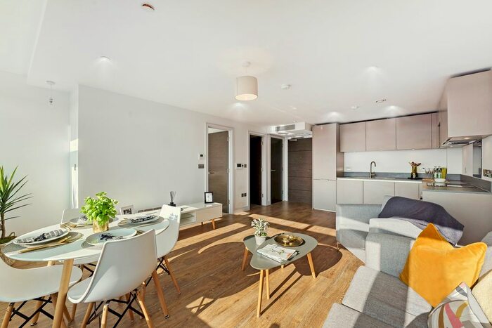 1 Bedroom Flat To Rent In Tolworth Tower, Ewell Road, Surbiton, KT6