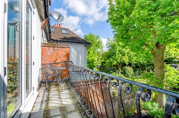 2 Bedroom Flat To Rent In Finchley Road, Hampstead, London, NW3