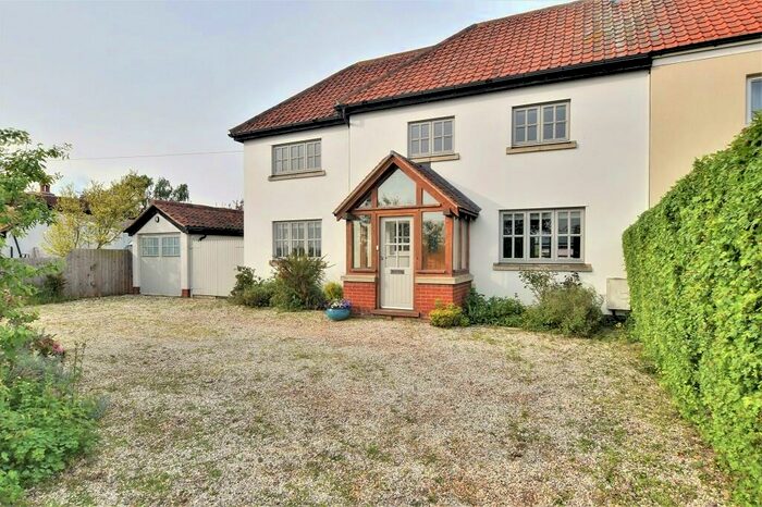 4 Bedroom Semi-Detached House To Rent In Chelmsford Road, Good Easter, CM1