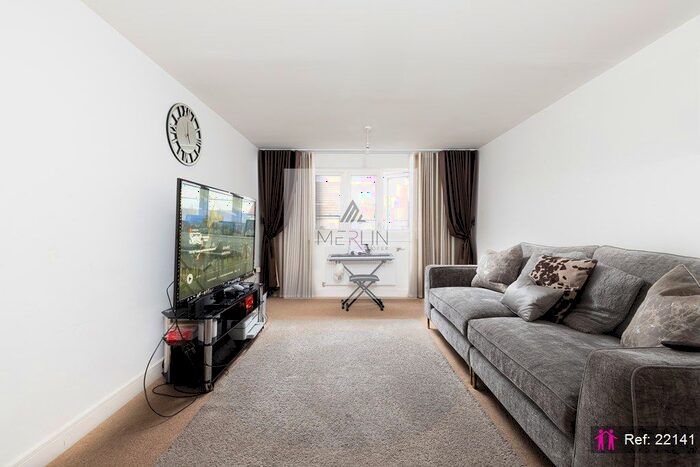 3 Bedroom Town House To Rent In Foxglove Gardens, Chigwell, IG7