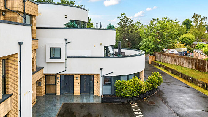 2 Bedroom Flat For Sale In Court Lane, Epsom, KT19