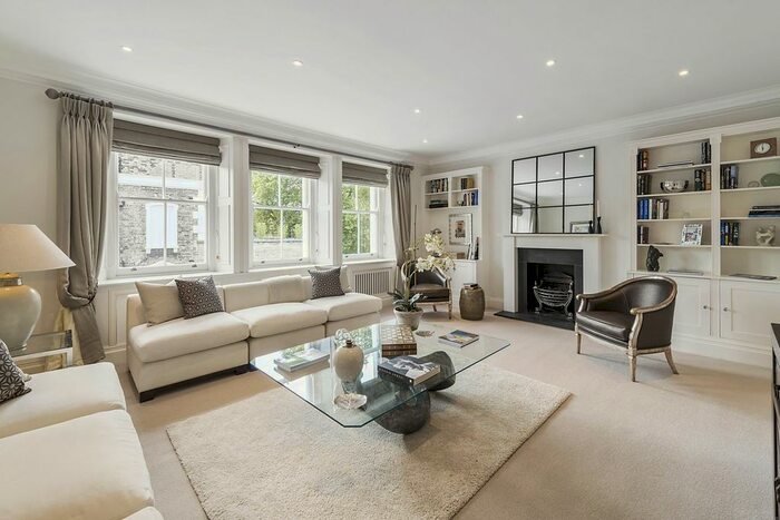 3 Bedroom Flat To Rent In Onslow Square, London, SW7