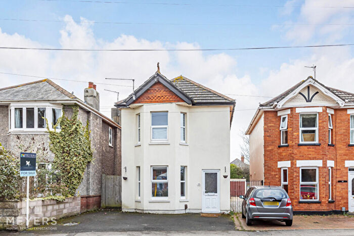 3 Bedroom Detached House For Sale In Cranleigh Road, Bournemouth, BH6