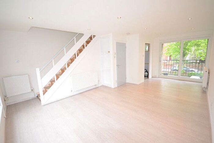 2 Bedroom Flat To Rent In Osborne Court, Osborne Road, Berkshire, SL4