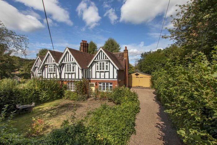 3 Bedroom Semi-Detached House For Sale In Yopps Green, Plaxtol, Sevenoaks, TN15