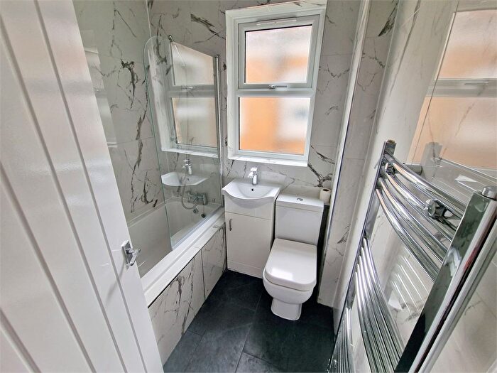 2 Bedroom Flat To Rent In Brownhill Road, Catford, London, SE6